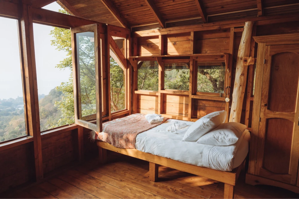 Kawoq-Forest-Dormitory-Indoor-Main-Space-Bed